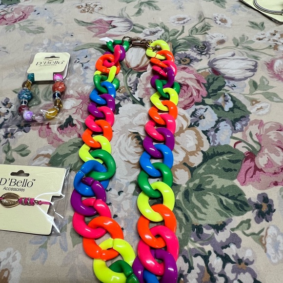 Necklace and bracelets - Picture 3 of 9